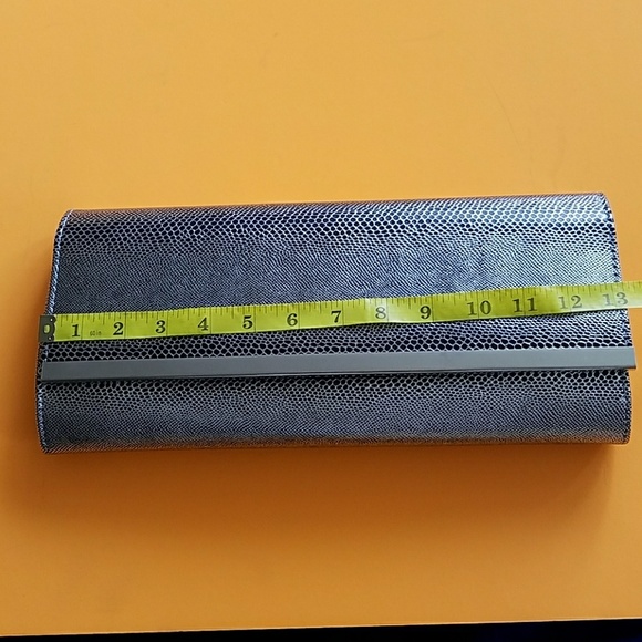 NWT SILVER CLUTCH BAG - Picture 5 of 6